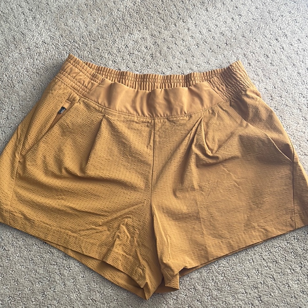 Athleta Brooklyn shorts size 4